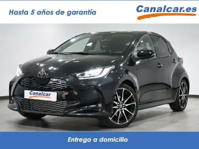 Usado Toyota Yaris Hybrid Sport 92 CV (67 kW) 2024 Negro Berlina