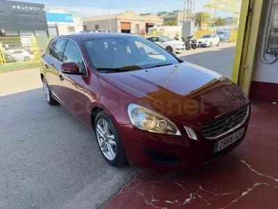 Begagnad Volvo V60 Summum 163 HK (119 kW) 2010 Röd Kombi