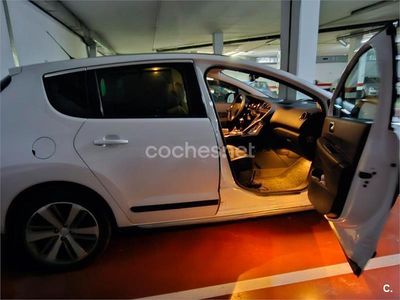 Usado Peugeot 3008 Allure 156 CV (114 kW) 2014 Blanco Familiar