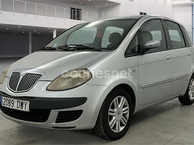 Gris / plata Usado 2006 Lancia Musa Monovolumen | 2000 €