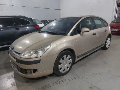 Usado Citroën C4 92 CV (67 kW) 2005 Beige Berlina