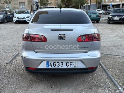 Usado Seat Cordoba 75 CV (55 kW) 2003 Gris / plata Berlina