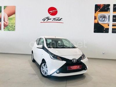 Blanco Usado 2016 Toyota Aygo X-play Utilitario | 10.500 € (Un poco caro)