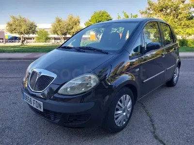 Usado Lancia Musa 95 CV (69 kW) 2006 Negro Monovolumen