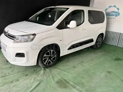 Usado Citroën Berlingo Live 102 CV (75 kW) 2020 Blanco Monovolumen