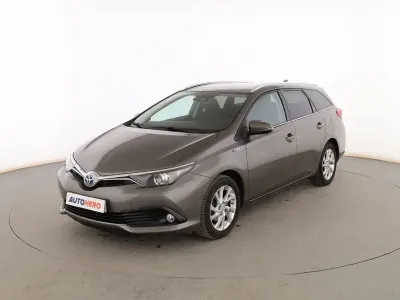 Usado Toyota Auris Touring Sports Active 136 CV (100 kW) 2018 Gris Familiar