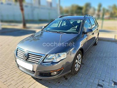 Usado VW Passat Advance 110 CV (80 kW) 2010 Gris / plata Familiar