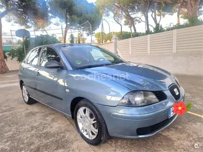 Usado Seat Ibiza 85 CV (62 kW) 2008 Gris / plata Berlina