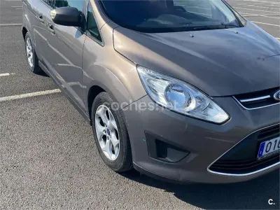 Usado Ford Grand C-Max Trend 115 CV (84 kW) 2013 Gris / plata Monovolumen