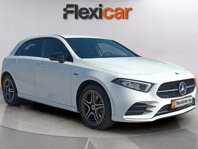 Używany Mercedes A250 220 KM (161 kW) 2021 Biały Sedan/Limuzyna