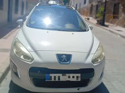 Usado Peugeot 308 SW Premium 111 CV (81 kW) 2011 Blanco Familiar