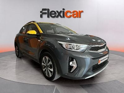Usado Kia Stonic 101 HP (74 kW) 2021 Cinzento SUV