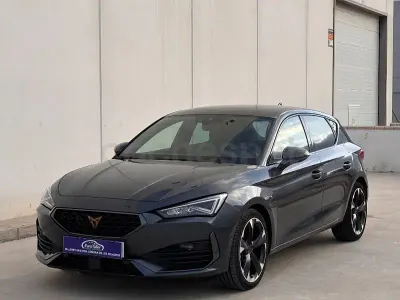 Usado Cupra Leon 150 CV (110 kW) 2023 Gris / plata Berlina