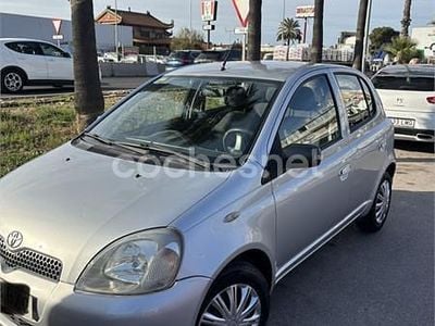Usado Toyota Yaris Edition 68 CV (50 kW) 2002 Gris / plata Berlina