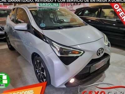 Usado Toyota Aygo X-play 72 CV (52 kW) 2020 Gris / plata Utilitario