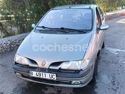 Usado Renault Mégane 115 CV (84 kW) 1998 Gris / plata Monovolumen