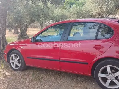 Usado Seat Leon Sport 110 CV (80 kW) 2005 Rojo Utilitario