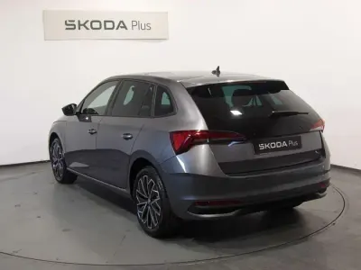 Usado Skoda Scala 115 CV (84 kW) 2026 Gris Utilitario