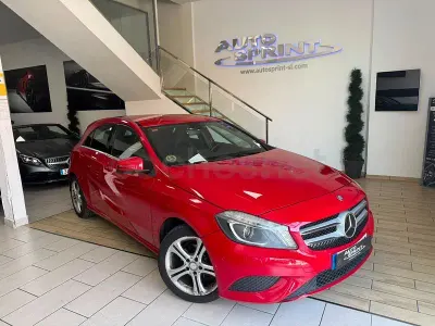 Usado Mercedes A180 Style 109 CV (80 kW) 2015 Rojo Utilitario