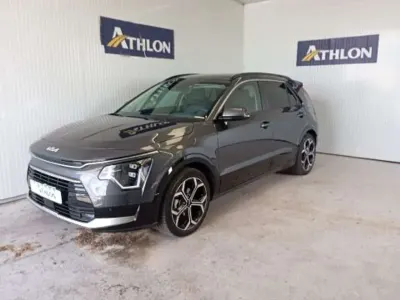 Käytetty Kia Niro 141 HP (103 kW) 2023 Harmaa Katumaasturi