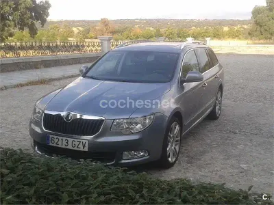 Begagnad Skoda Superb Exclusive 160 HK (117 kW) 2010 Grå Kombi
