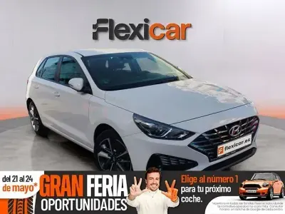 Usado Hyundai i30 120 CV (88 kW) 2022 Blanco