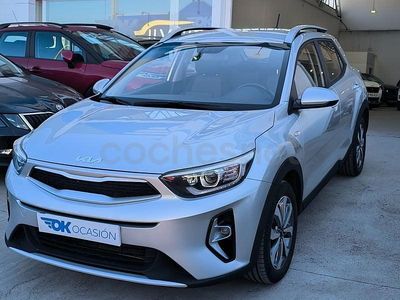 Usado Kia Stonic 84 CV (61 kW) 2022 Gris / plata SUV