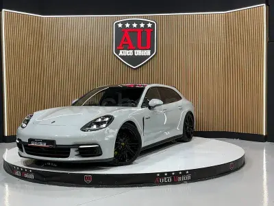 Usado Porsche Panamera Sport Turismo 462 CV (339 kW) 2018 Gris / plata Familiar