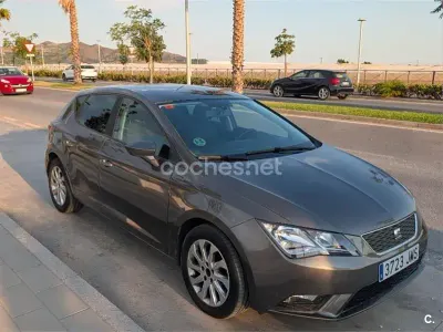 Usado Seat Leon Style 110 CV (80 kW) 2016 Gris / plata Berlina