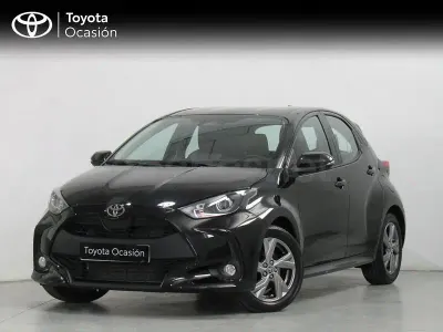 Usado Toyota Yaris Hybrid Active 116 CV (85 kW) 2025 Negro Berlina