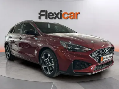 Usado Hyundai i30 N Line 120 CV (88 kW) 2022 Granate Familiar