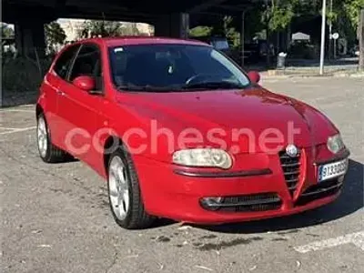 Usado Alfa Romeo 147 Impression 100 CV (73 kW) 2004 Rojo Utilitario