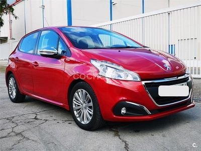Usado Peugeot 208 Style 100 CV (73 kW) 2017 Rojo Utilitario
