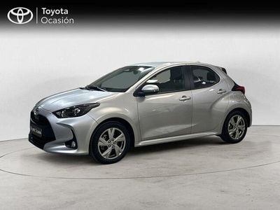 Gris / plata Usado 2024 Toyota Yaris Hybrid Active Berlina | 21.995 € (Precio justo)