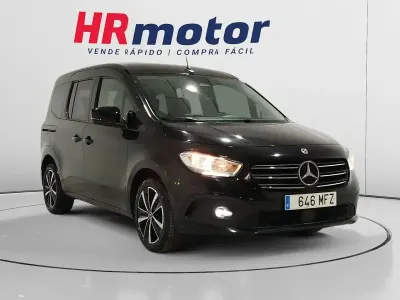 Usado Mercedes T180 116 CV (85 kW) 2023 Negro Monovolumen