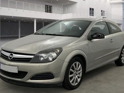 Usado Opel Astra GTC Enjoy 100 CV (73 kW) 2006 Beige Berlina