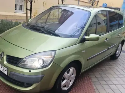 Usado Renault Grand Scénic II Privilege 135 CV (99 kW) 2008 Verde Monovolumen