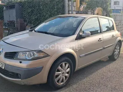 Usado Renault Mégane Dynamique 130 CV (95 kW) 2006 Beige Berlina