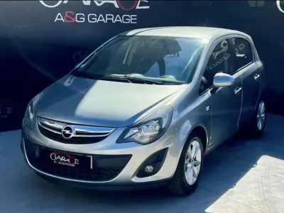 Usado Opel Corsa Expression 75 CV (55 kW) 2015 Plateado Utilitario
