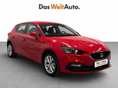 Usado Seat Leon Style 130 CV (95 kW) 2023 Rojo Berlina