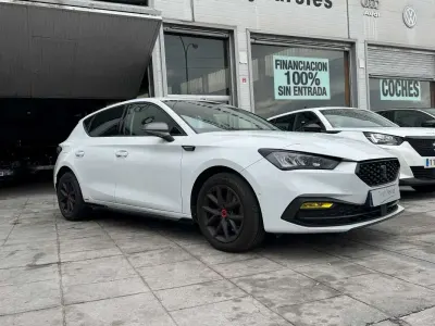Usado Seat Leon Style 116 CV (85 kW) 2022 Blanco Utilitario