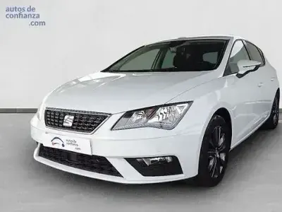 Usado Seat Leon Style 130 CV (95 kW) 2020 Blanco