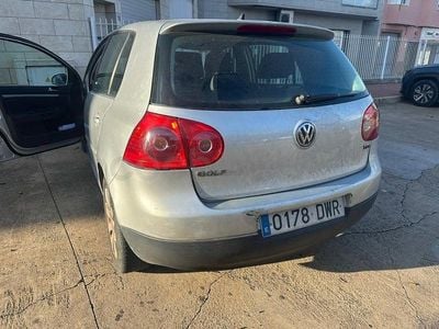 Usado VW Golf IV Conceptline 90 CV (66 kW) 2005 Gris / plata Berlina