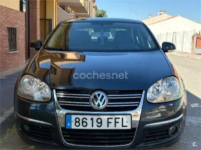 Usado VW Jetta Advance 105 CV (77 kW) 2006 Azul Berlina