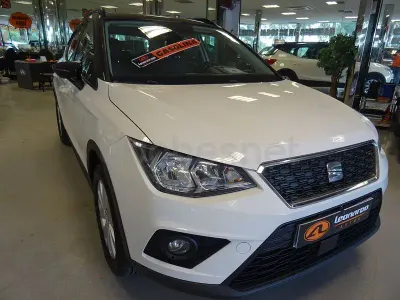 Usado Seat Arona Style 110 CV (80 kW) 2021 Blanco SUV