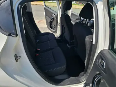 Usado Peugeot 208 Active 100 CV (73 kW) 2019 Blanco Utilitario
