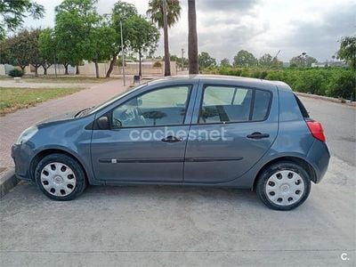 Usado Renault Clio II Authentique 60 CV (44 kW) 2006 Gris / plata Berlina