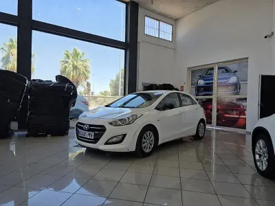 Usado Hyundai i30 90 CV (66 kW) 2012 Blanco Berlina