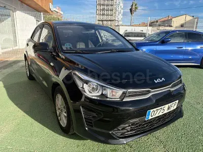 Usado Kia Rio 84 CV (61 kW) 2023 Negro Berlina