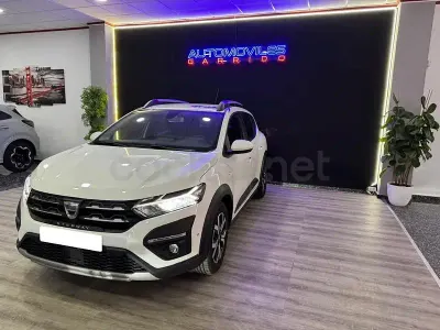 Usado Dacia Sandero Comfort 101 CV (74 kW) 2021 Blanco Berlina